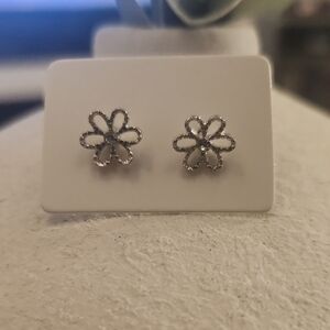 Silver Flower Stud Earrings - Elegant Floral Design